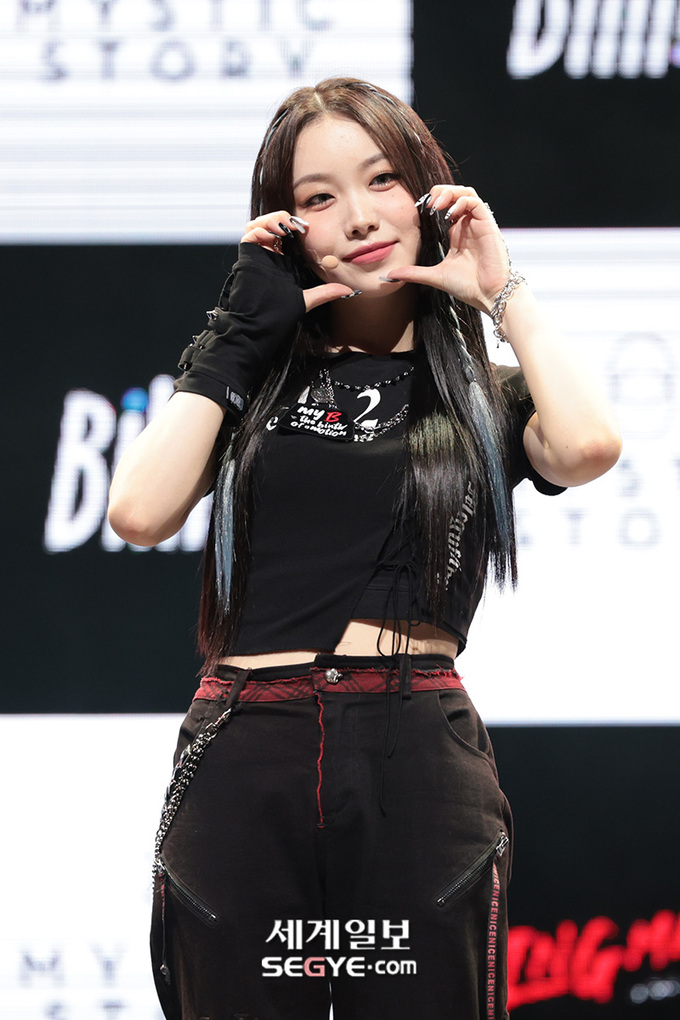 [포토] 빌리 수현 깜찍한 하트
