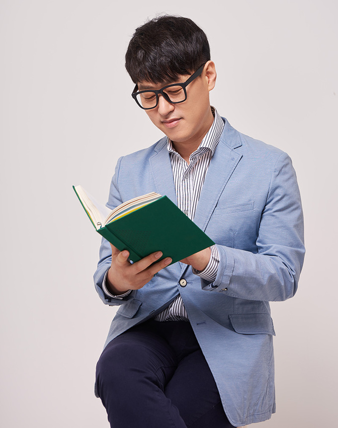 “현실이 하나의 ‘레이어’라면, 한 권의 소설 역시 레이어”
