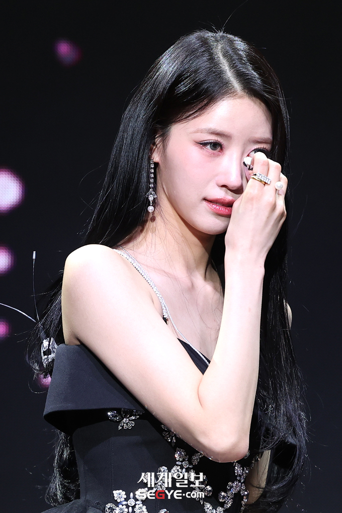 [포토] 미주 솔로 데뷔에 눈물이 주르륵