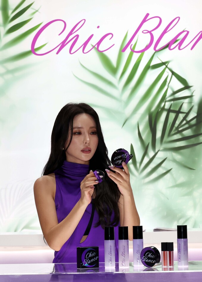 트롯가수 홍진영 뷰티 브랜드 시크 블랑코 론칭 행사