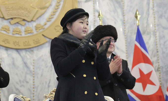 “北, 김주애 ‘조선의 샛별 여장군’ 지칭 신격화”
