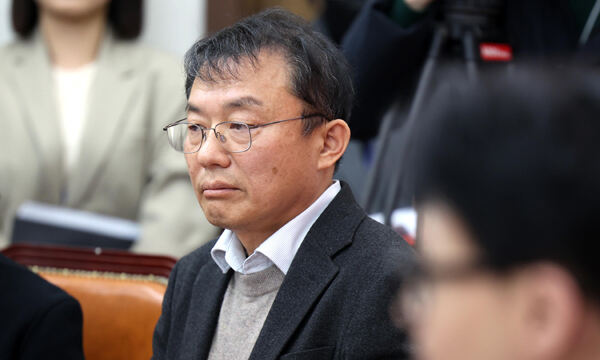 與 "민경우 '발언 논란' 책임지고 사퇴… '내로남불' 민주당과 달라"