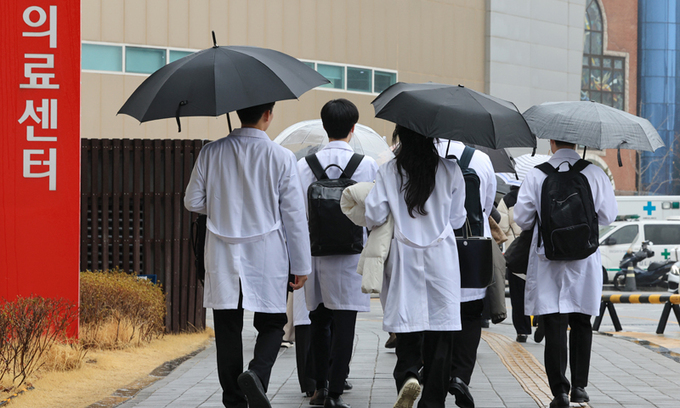 “수술 취소·응급실 마비 등 의료대란 불가피”… 전국 전공의 수천명 집단사직