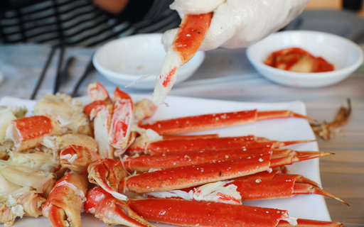 “살 꽉찬 명품대게 맛보러 울진으로 오이소”