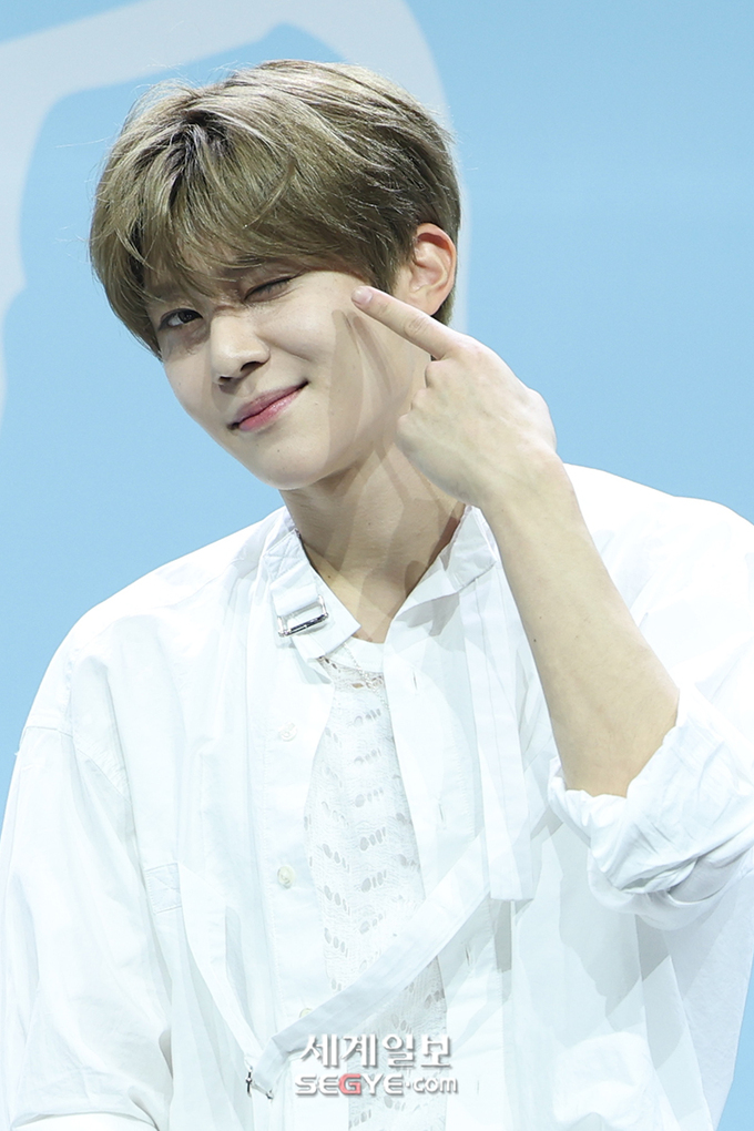 [포토] NCT WISH 시온 매력적인 눈빛