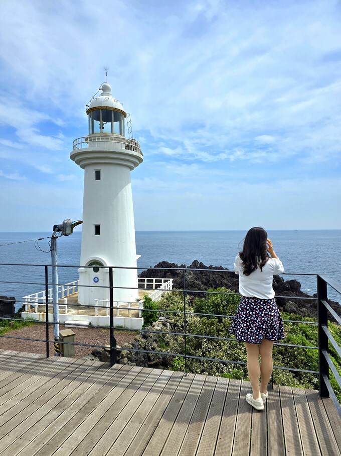 뒤늦게 피어 더 반가운 제주 벚꽃 연인들 가슴 핑크로 물들다 [최현태 기자의 여행홀릭]