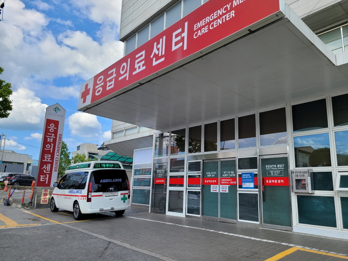 “아프지도 말아야” vs “환자 구하고 싶지만”… 응급대란 속 건국대 충주병원 가보니 [밀착취재]