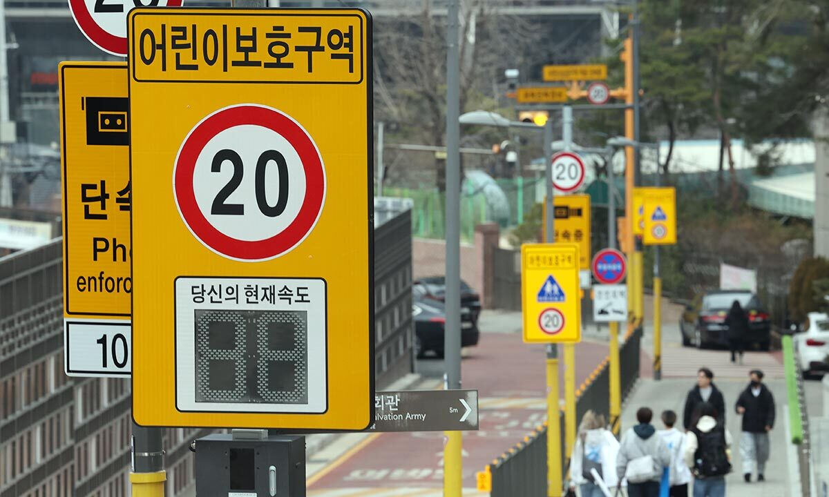 “어른도 안 다닐 시간”… ‘새벽 스쿨존 속도제한’ 헌재판단 받는다