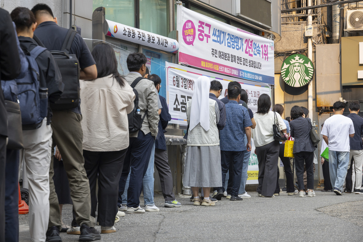 ‘역대 최고치’ 사전투표 둘째날 오전 9시 투표율 22.14%…20대보다 1.97%p↑