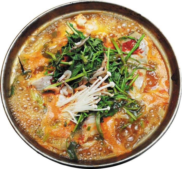 30년 닭꼬치집, 20년 생태탕집… 靑春, 아재 맛집에 빠지다