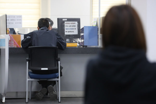 3월 취업자 19만5000명↓... 2009년 5월 이후 최대 감소
