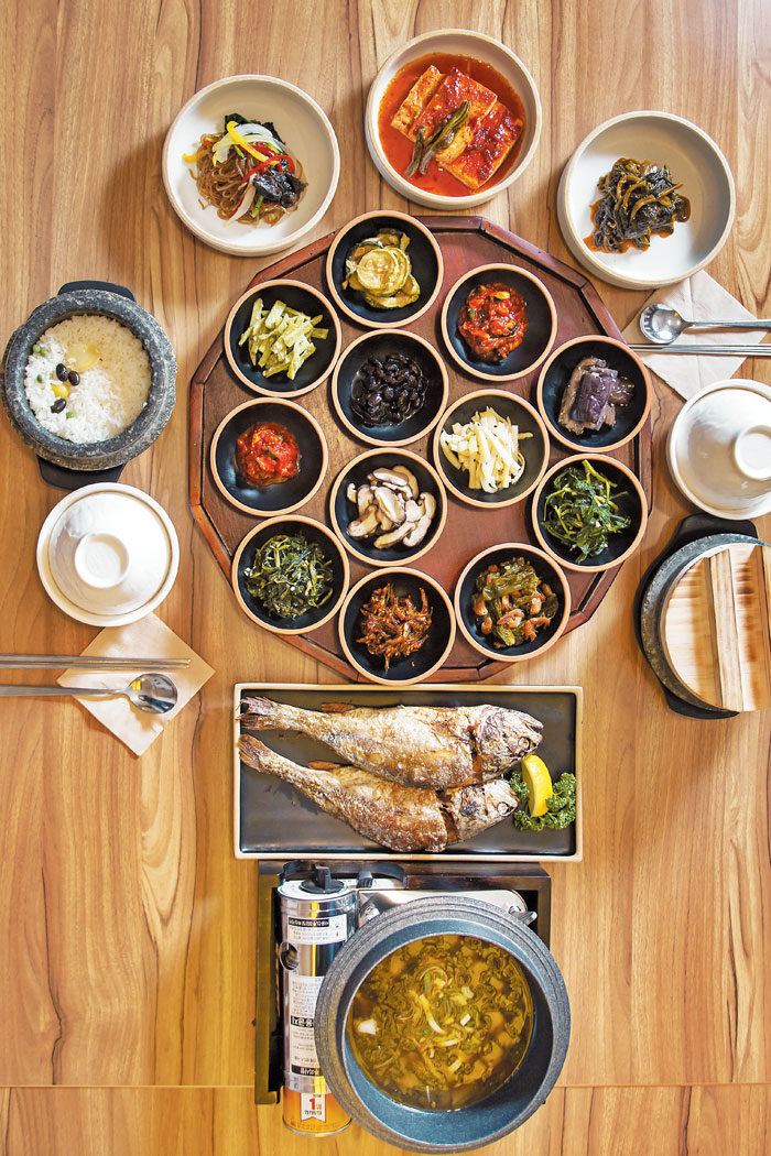 [정동현의 pick] 가지나물, 취나물, 곤드레, 도라지… 봄바람 부는 산자락 닮은 싱그러운 맛