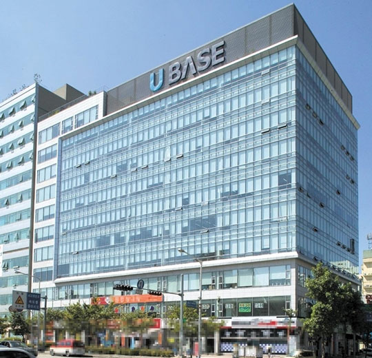 쿠팡 직원들 구내식당서 100명씩 다닥다닥 붙어 밥먹어