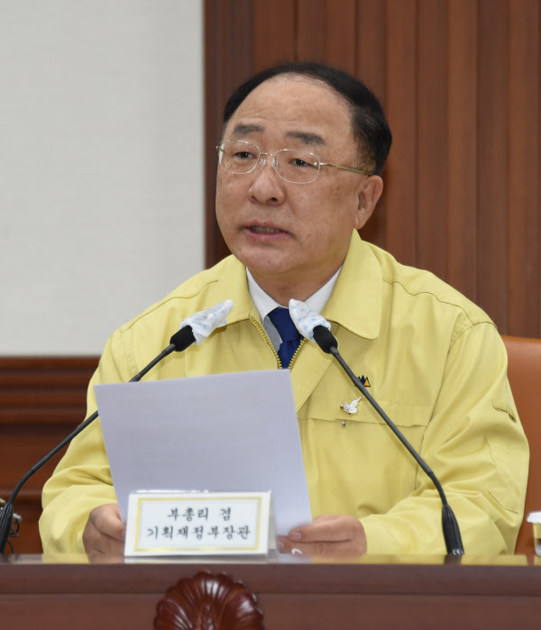 홍남기 수출부진 만회 위해 해외수주 총력, 300억 달러 달성