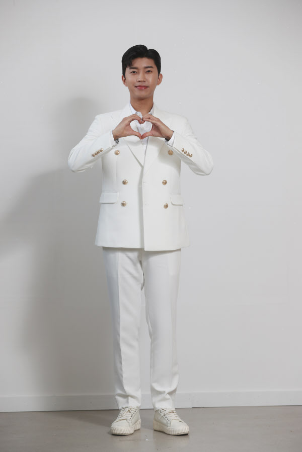 16일 웅탄절 기념 팬들 선행도 영웅급...임영웅생일축하해는 실검에