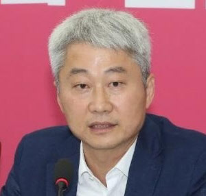 김근식 박정희·전두환당 몸담은 김원웅은 독재 후예냐
