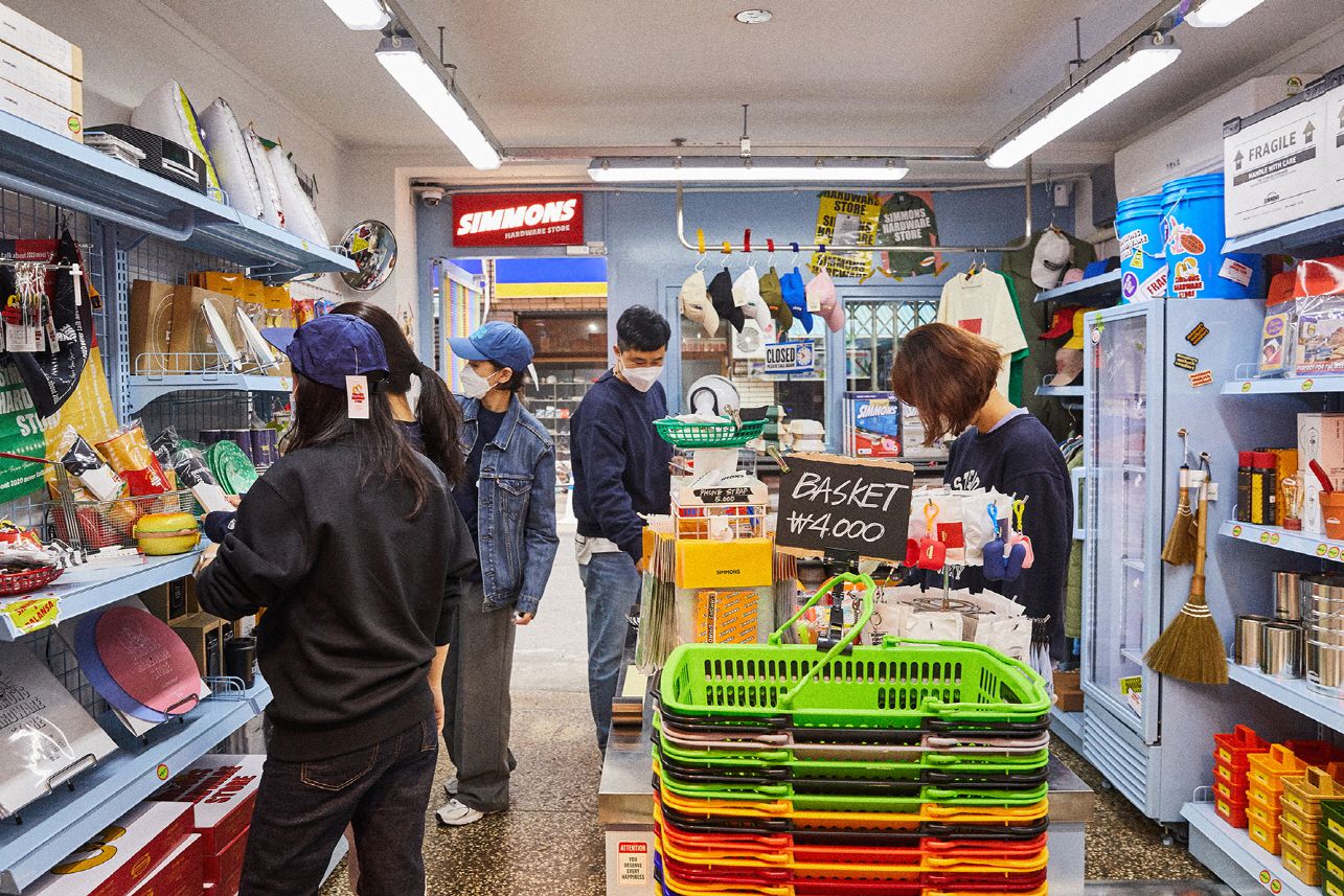 서울 찍고 부산 상륙한 ‘시몬스 하드웨어 스토어’… ‘힙’하네!
