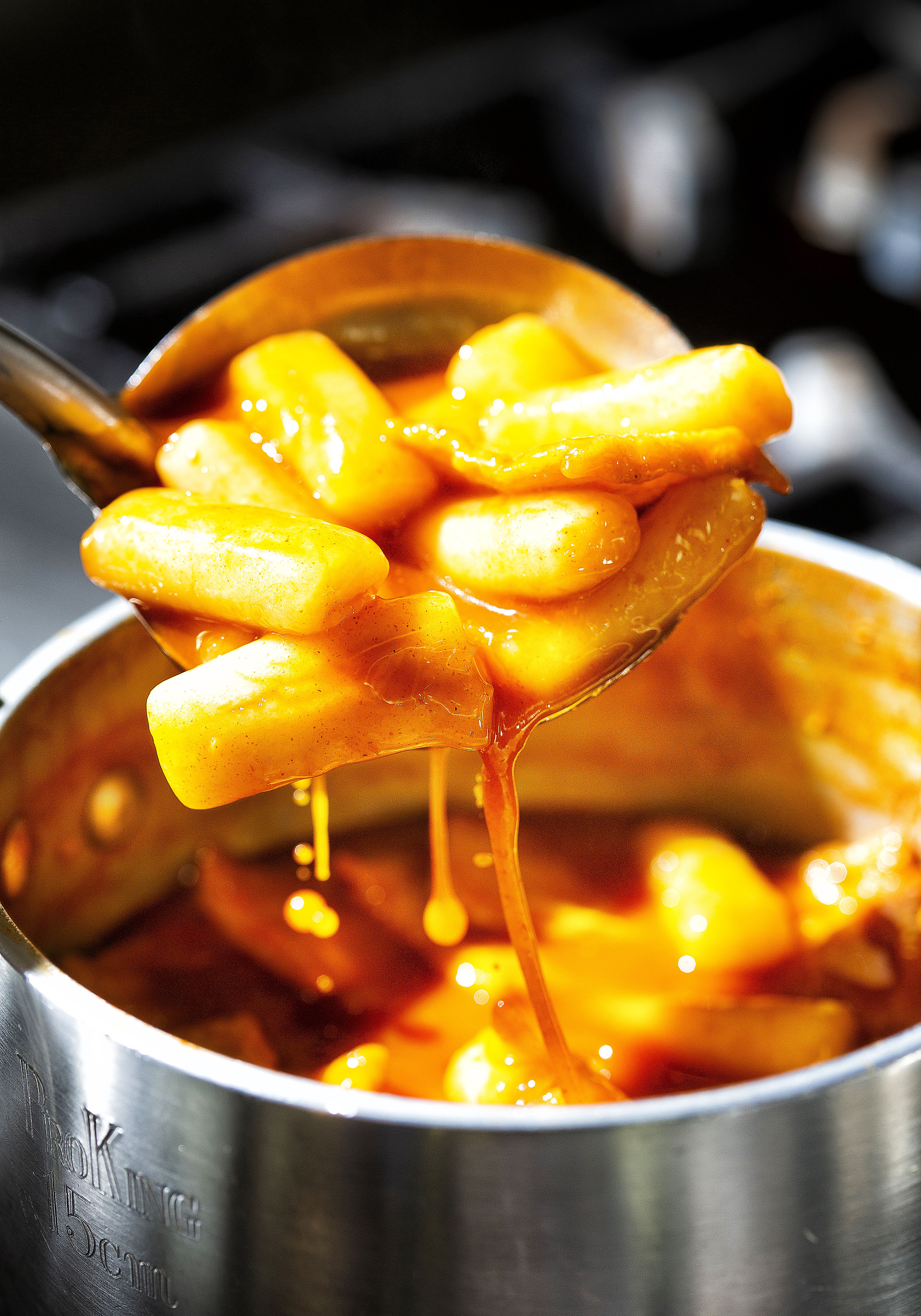단짝과 먹던 방과후 그 맛… 돌아온 ‘문방구 떡볶이’