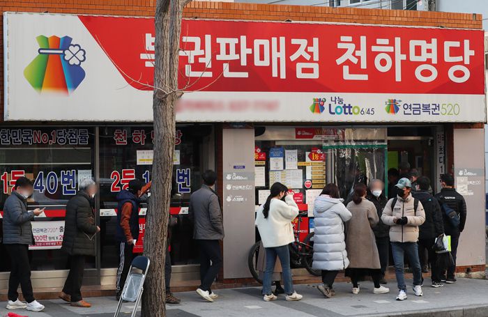 믿을건 로또뿐?… 9년만에 주간 판매액 1000억 넘어
