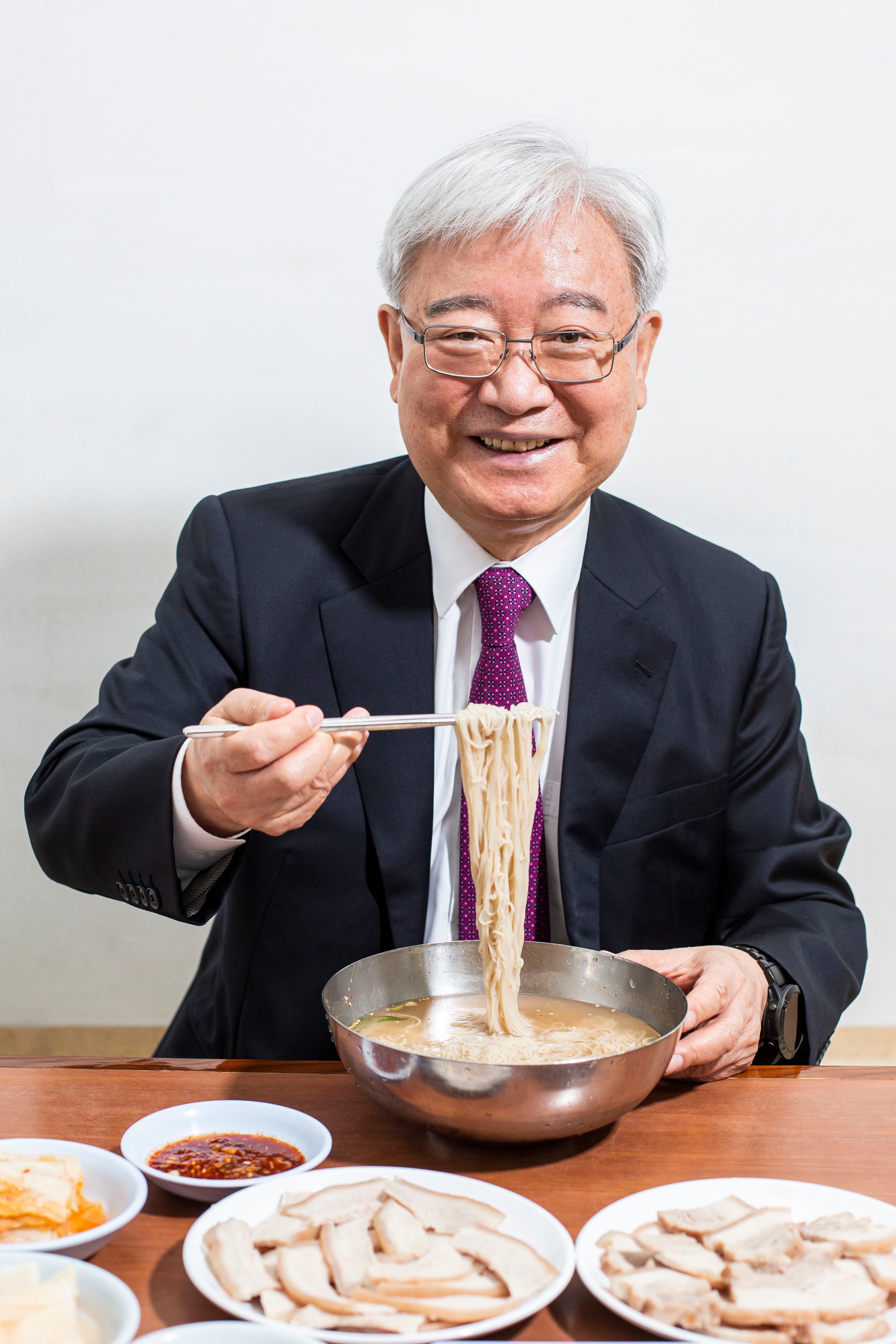내 사전에 대충 때우기란 없다… 냉면에 빠진 ‘국수주의자’