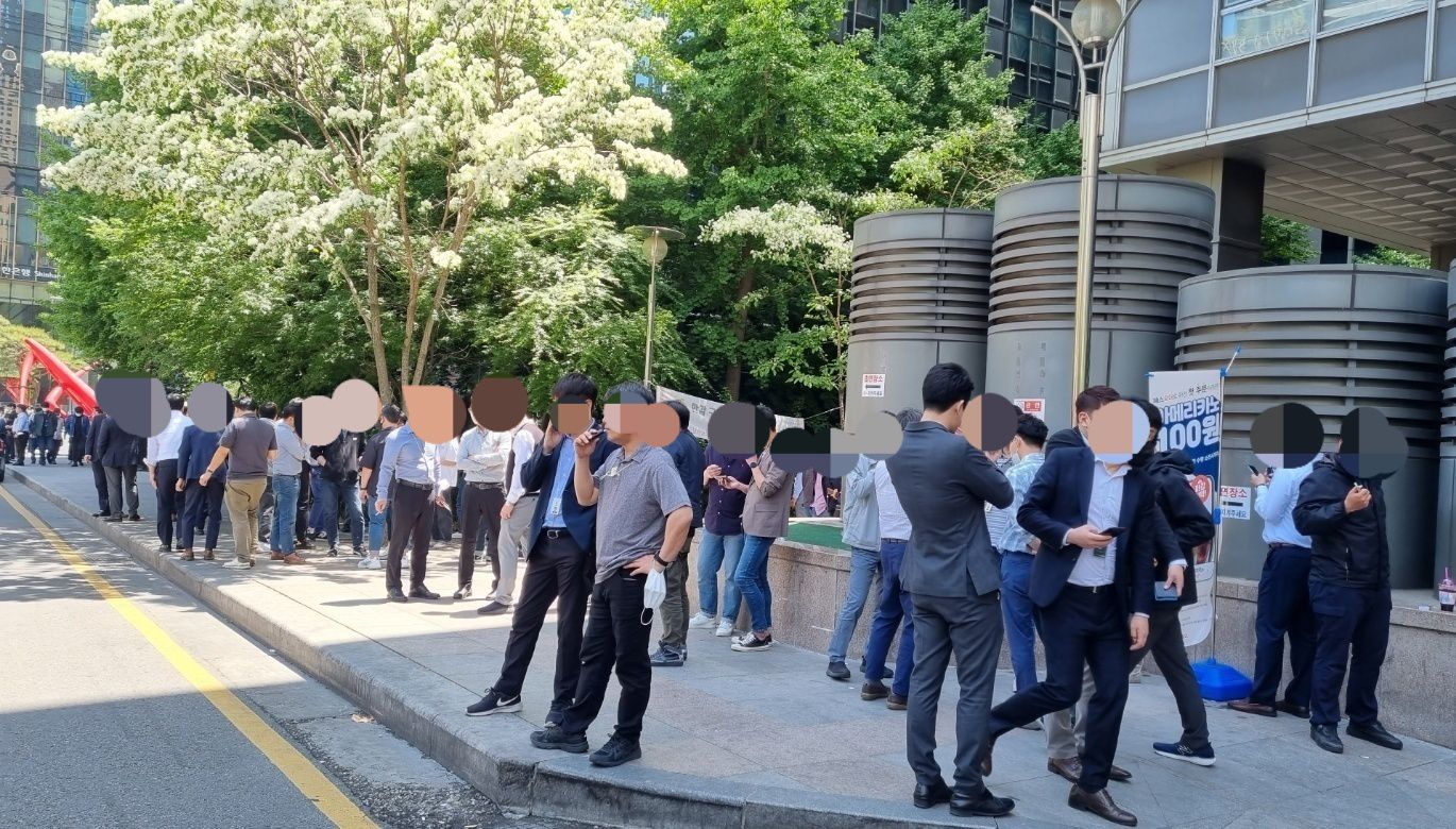 재택근무 끝난 광화문 직장가... ‘거리 흡연’으로 몸살
