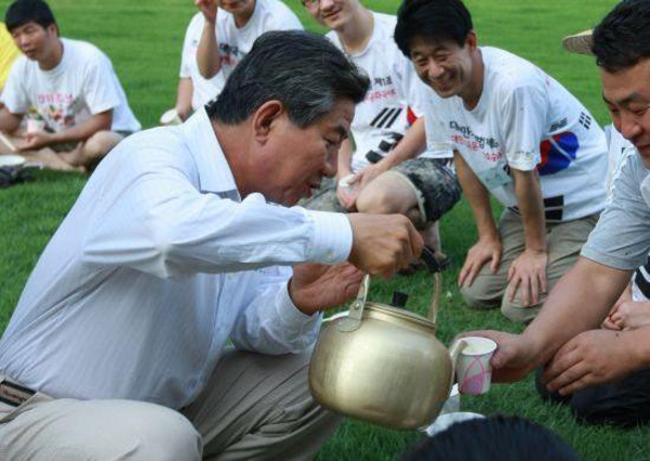 김건희 여사 ‘발찌’...박정희 ‘막걸리’까지 대통령이 손대면 대박