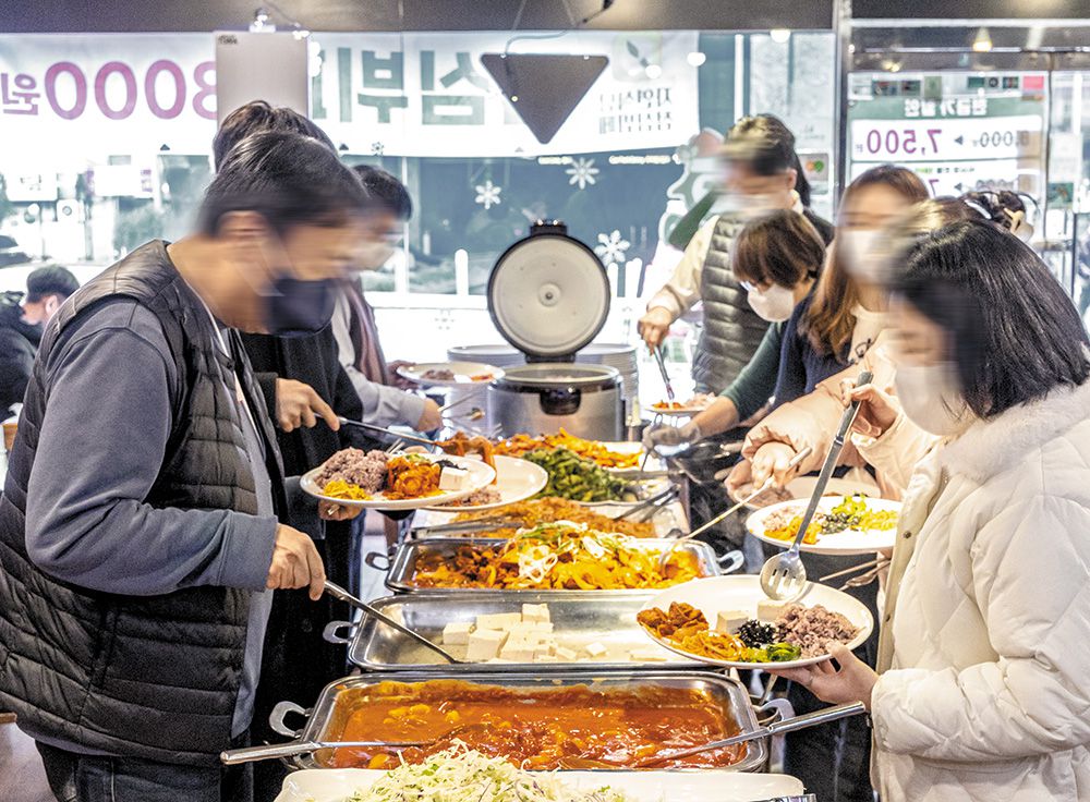 8000원 뷔페, 고시촌 밥, 구내식당 찾아 삼만리… “고물가시대 한끼 해법입니다”