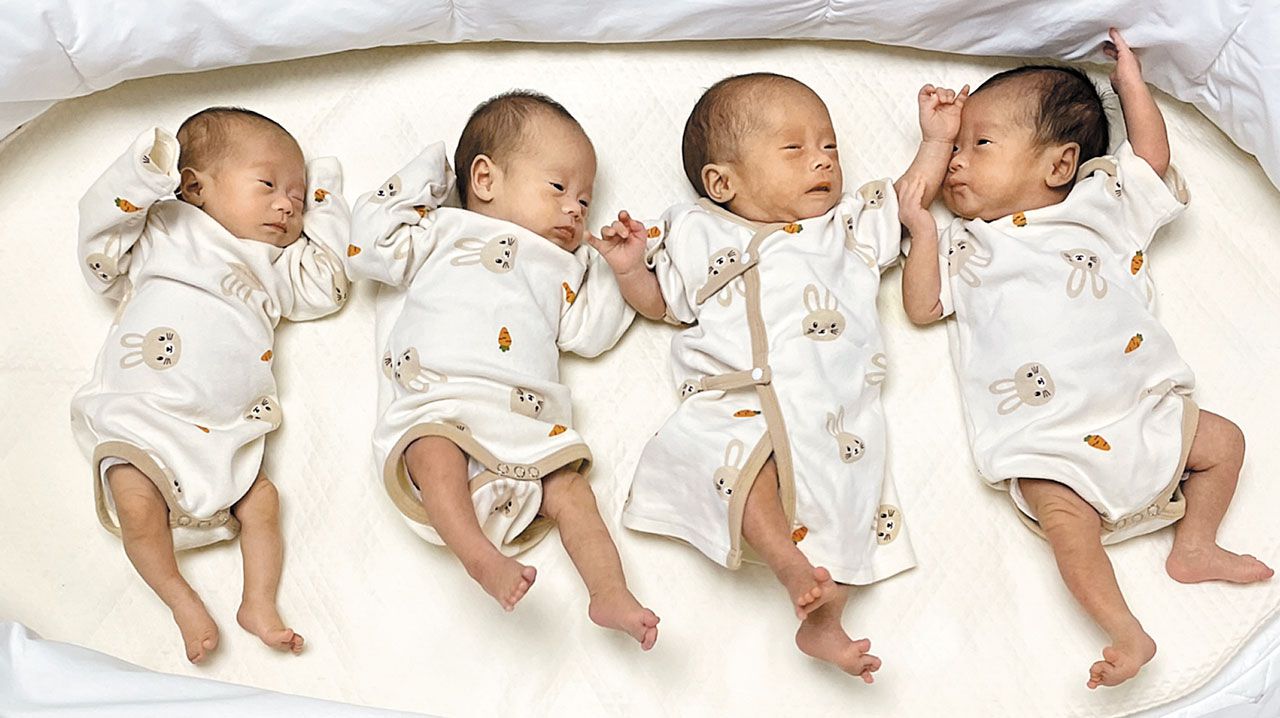 “사랑스러운 네 쌍둥이, 2개월 일찍 선물처럼 찾아와”