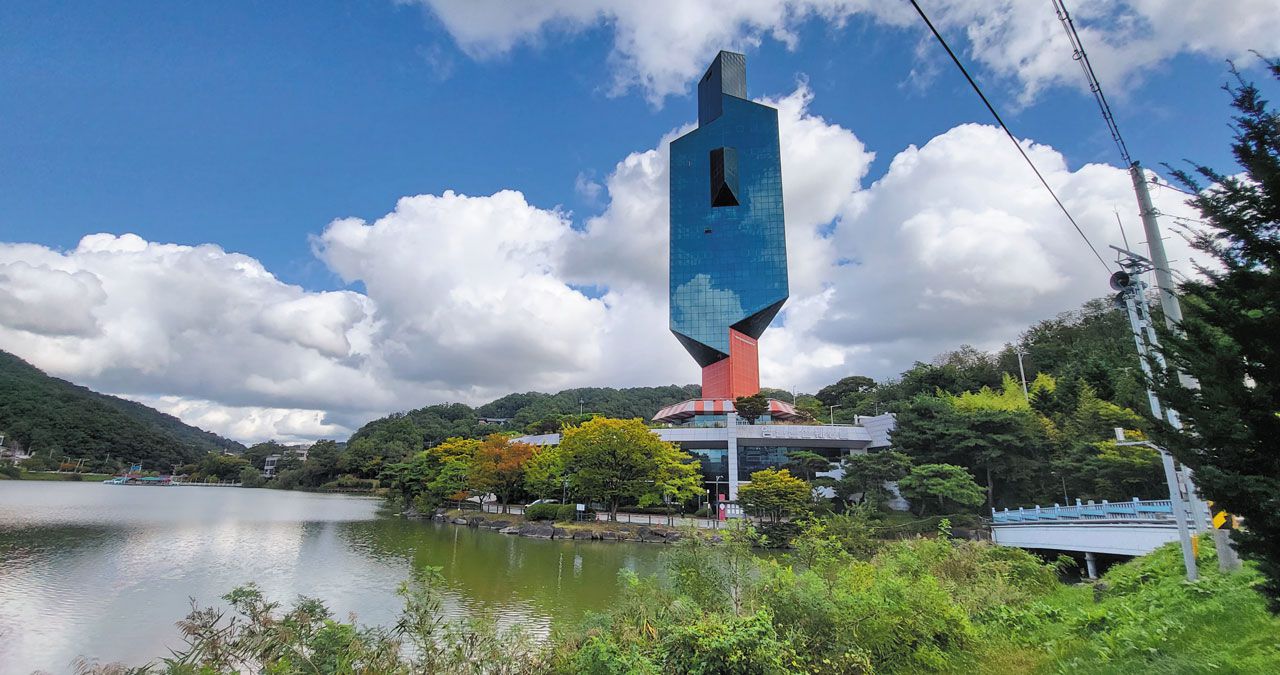 청주 도심 속 골칫거리 ‘명암관망타워’ 시민들 품으로 돌아온다