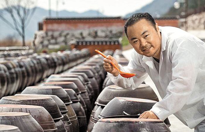 후니김, 전세계 한식당 최초로 미쉐린 별… 발효음식으로 뉴욕서 승부