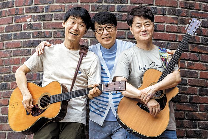 너무 쉽게 변해가네♪ 데뷔 35주년, 여전히 청춘을 노래하는 ‘동물원’