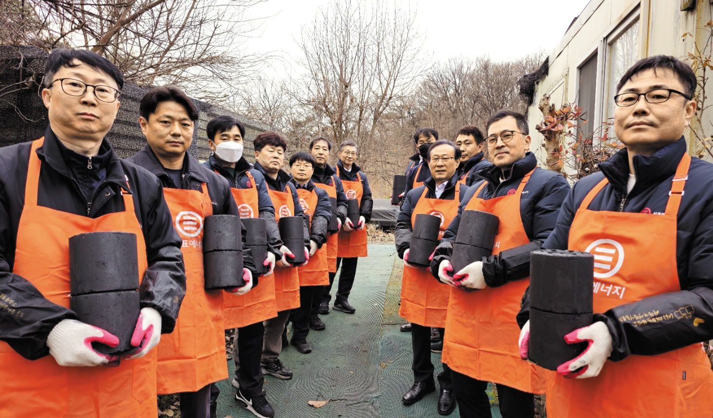 삼표에너지, 우면동 판자촌에 연탄 2000장 나눔