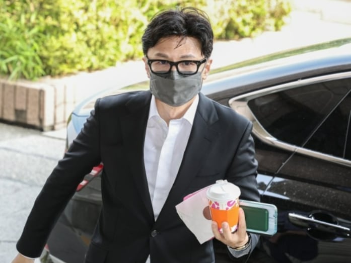 이준석 “한동훈 던킨 커피는 기획, 출근길에 매장 없어”…알고보니