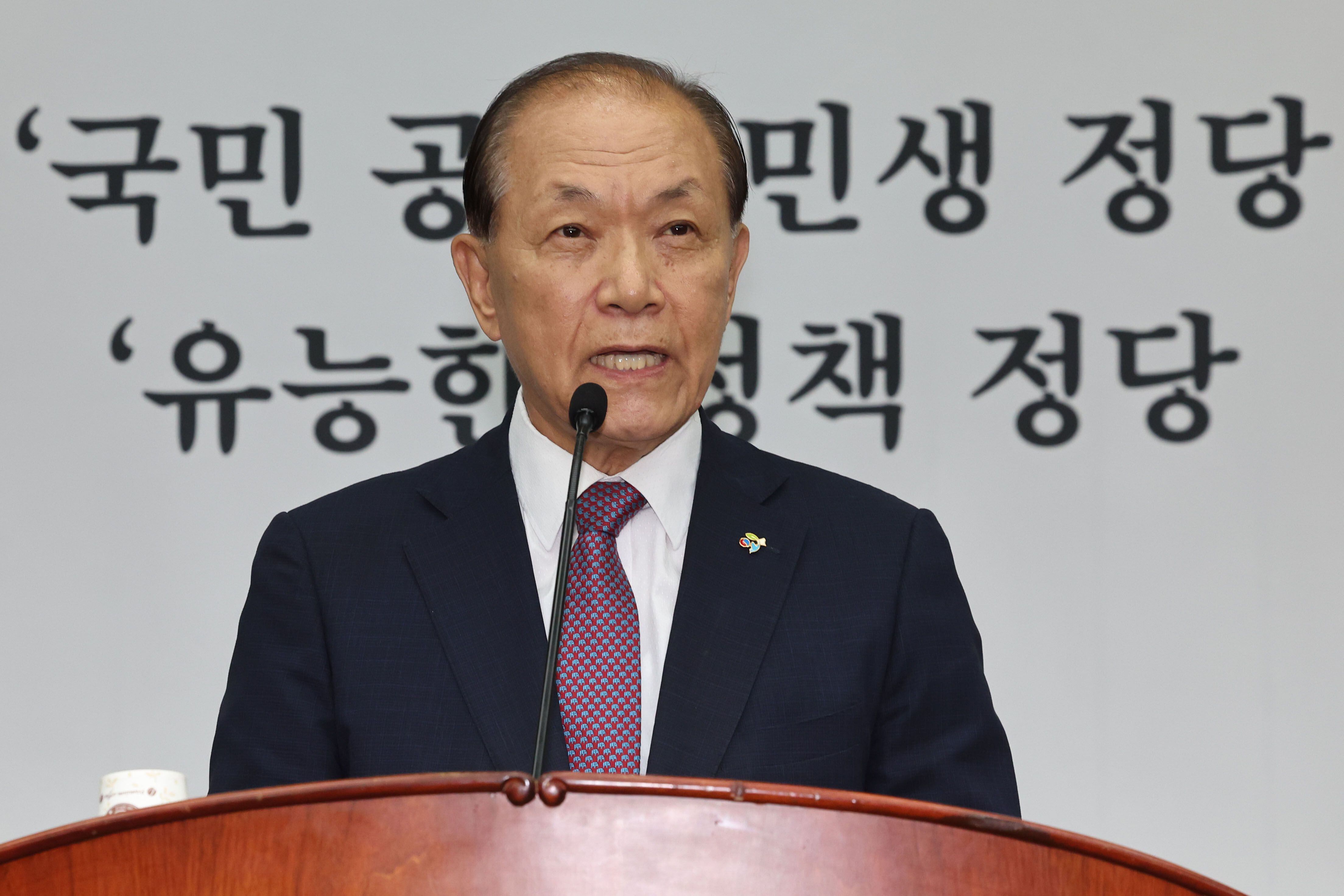 與 ‘2인 체제’ 두고 와글 “한동훈·유승민 입성할까 이상한 제도 들고 나와”