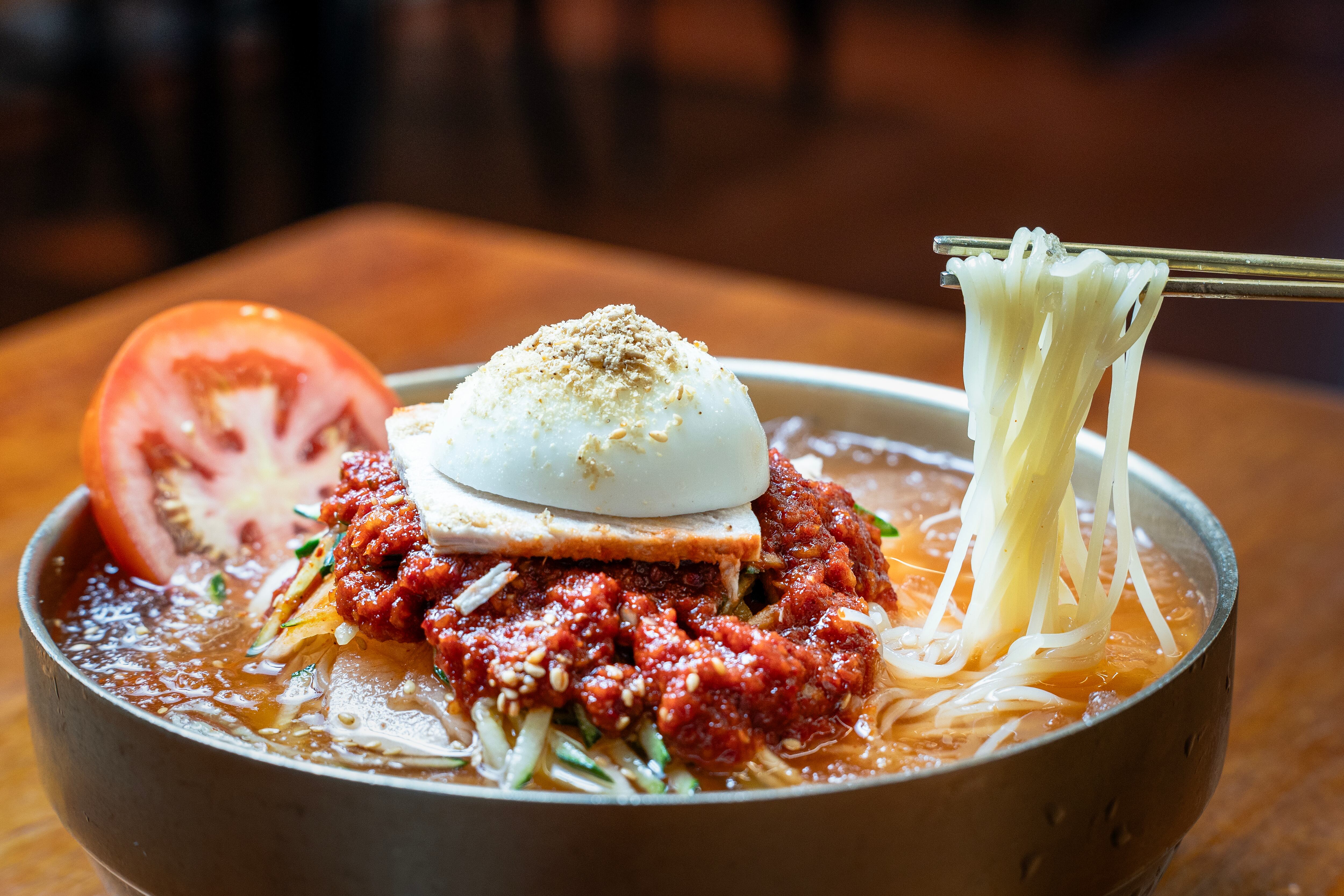 부산 사투리처럼 끊어지지 않는 맛, 북한산 밑 그 밀면집