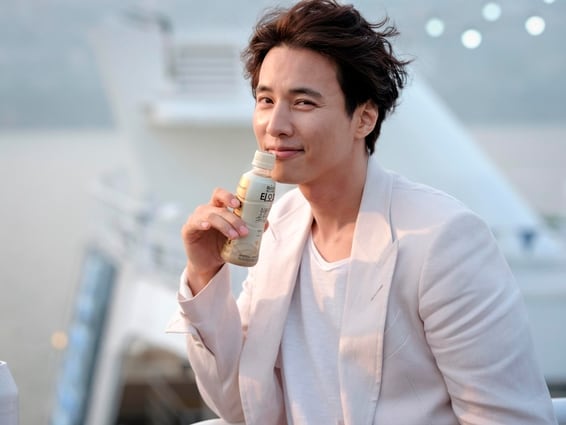 원빈이 16년간 지킨 ‘맥심 T.O.P’ 모델, MZ연예인으로 교체했다…누구?