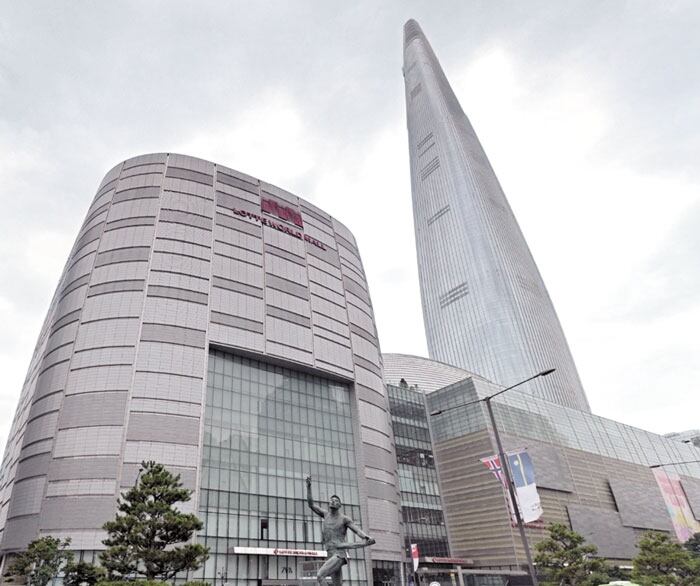 영화시장 반토막 나더니… 상영관 줄여 공연장 만든다