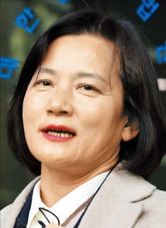 ‘강등’ 정유미 검사장 “근거 없다” 법무부에 인사 불복 소송 제기