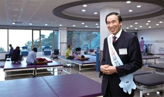 [PEOPLE]이제남 용인서울요양병원 이사장 | 가족들이 놀러 오는 요양병원이 꿈
