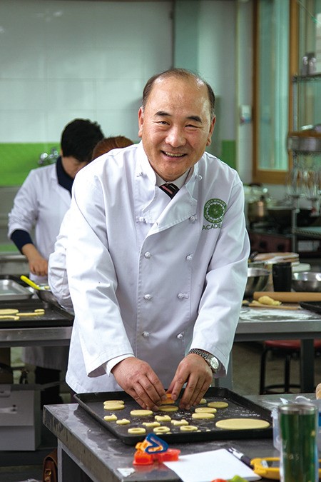 [PEOPLE]폐교 위기의 한국제과학교 구해낸 최병순 한국제분 사장 | 동경제과학교 못지않게 키울 겁니다