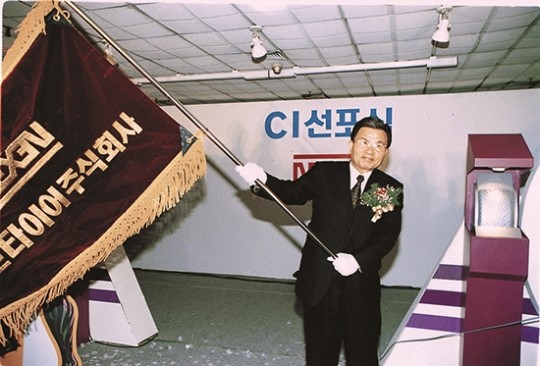 [창간 35주년 기획] 당대 매출 1조클럽 기업가 | (15) 강병중 넥센타이어 회장…우성타이어(1999년) 인수는 ‘神의 한 수’
