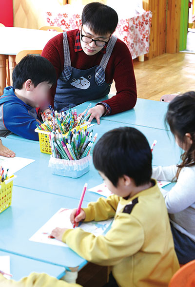 [TOPIC] 어린이집 의무화 골머리 앓는 재계…中企, 건물확보·운영비 부담에 벌금 감수
