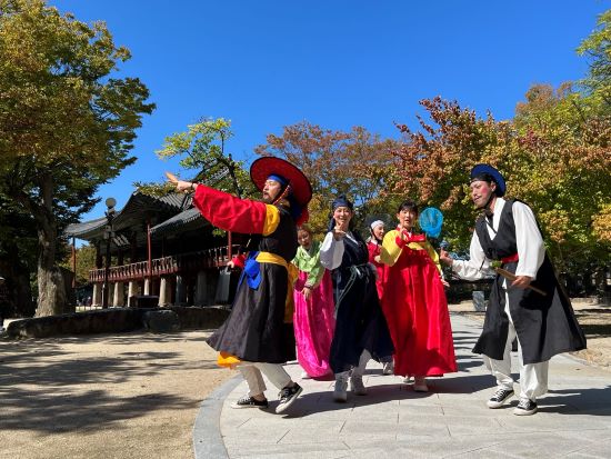“한복도시 남원, 꽃을 입다”…한복 관광 프로그램 눈길