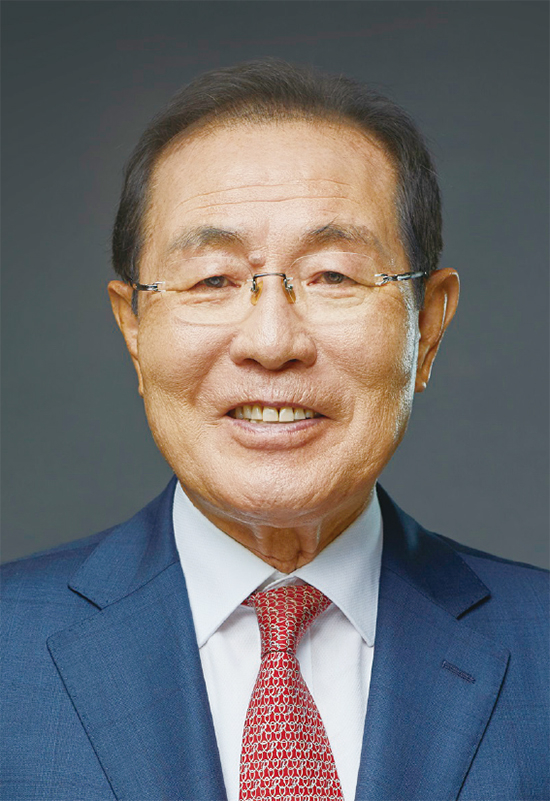 [대한민국 100대 CEO] 윤동한 한국콜마 회장 | ‘우보천리’…34년 동안 끊임없이 기술 개발