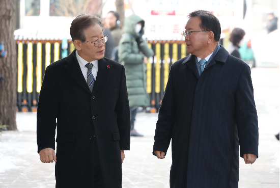 김부겸, 존재감 보인다...민주당 탄핵에 “너무 과해”쓴소리