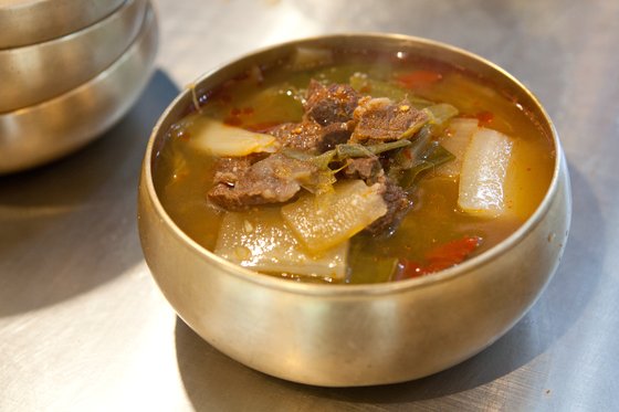 치확행의 도시 □□는  한여름 밤에 굽고 찌고 튀긴다