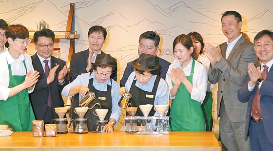 [라이프 트렌드] 시니어 카페의 어르신 바리스타, 인생 2막도 즐거워