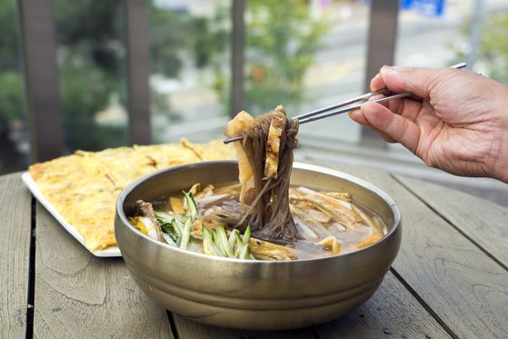 [일일오끼] 역시 평양냉면? 더 진하고 푸짐한 진주의 맛