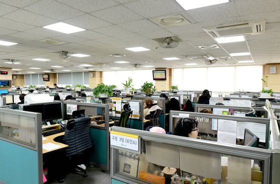 확진자 방문 식당 확인해달라 …신종 코로나 문의 폭증하는 다산콜센터