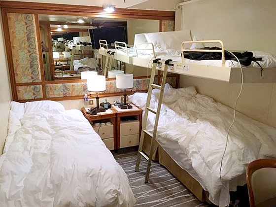 일본 크루즈선 한국인 승객, 언제쯤 배에서 나갈 수 있나요